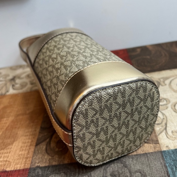 MICHAEL KORS WINE/WATER BOTTLE HOLDER IN PALE GOLD NWT - Picture 5 of 5